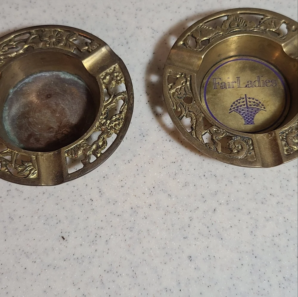 Set of 4 ashtrays for sale